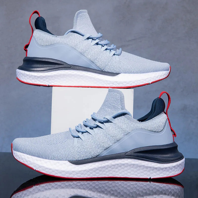 Zapatos casuales ligeros de moda de los hombres nuevos zapatos de running transpirables de tejido volador