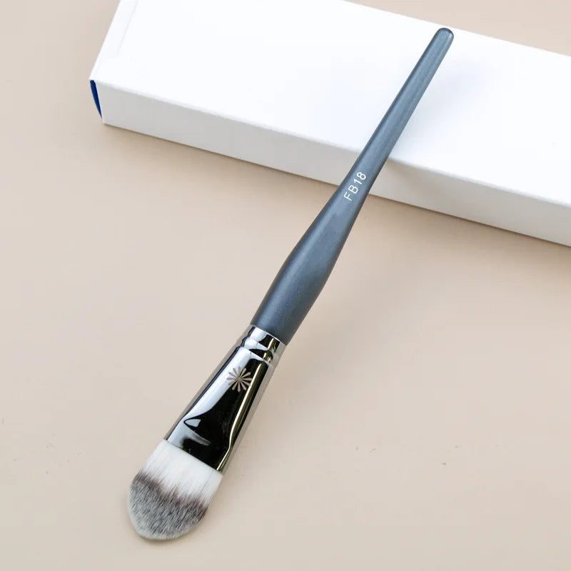 Brocha de Maquillaje Profesional Serie P para Polvo, Base y Ojos (1 Pz)