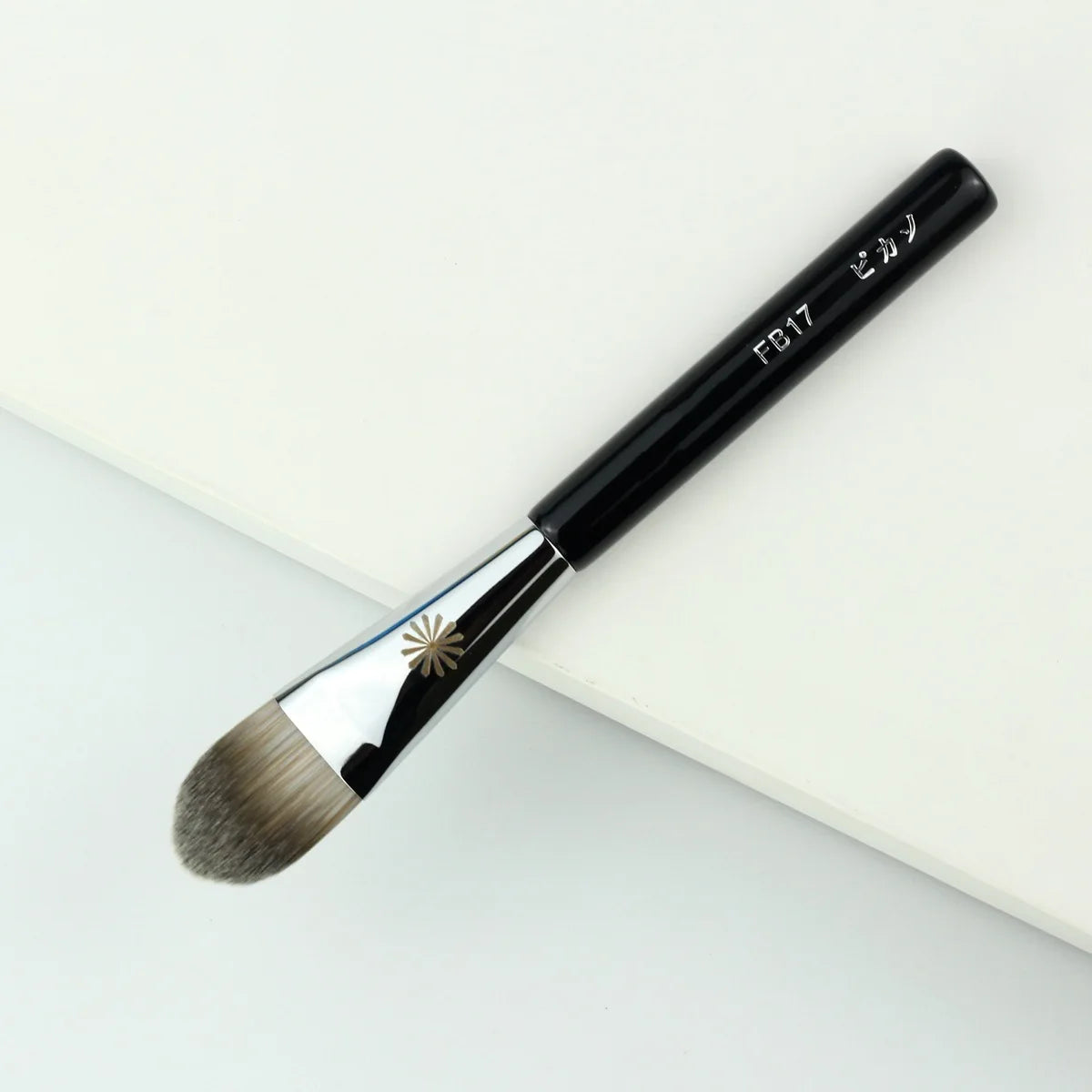 Brocha de Maquillaje Profesional Serie P para Polvo, Base y Ojos (1 Pz)