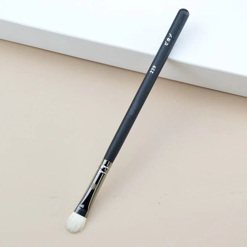 Brocha de Maquillaje Profesional Serie P para Polvo, Base y Ojos (1 Pz)