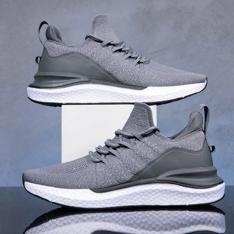 Zapatos casuales ligeros de moda de los hombres nuevos zapatos de running transpirables de tejido volador