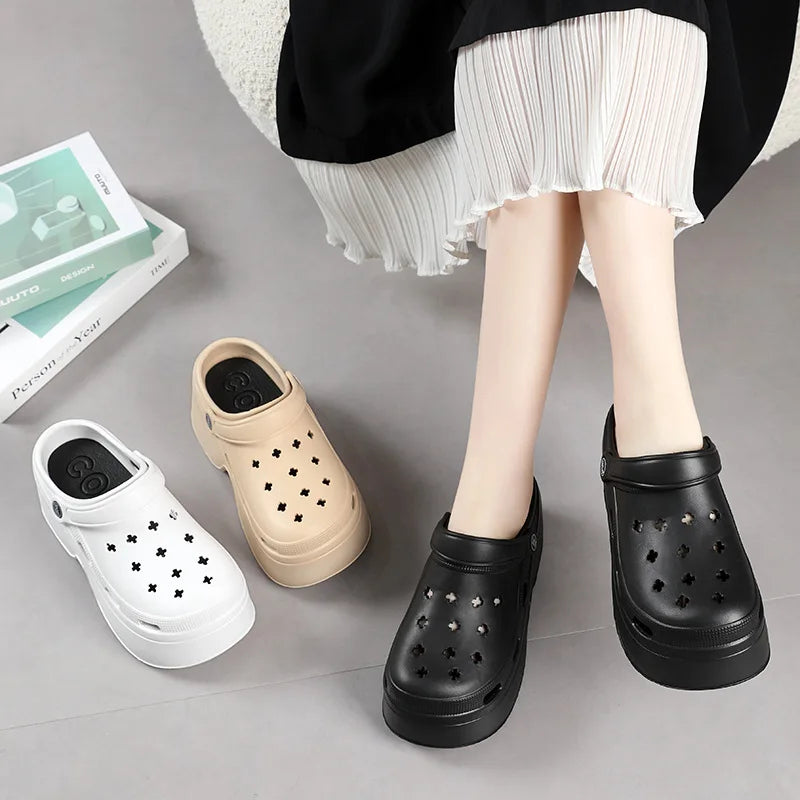 9CM grueso sandalias de las mujeres 2024 nuevas zapatillas de verano de tacón alto suave suela de playa zapatos de jardín al aire libre impermeable zapatos de agujero de las mujeres