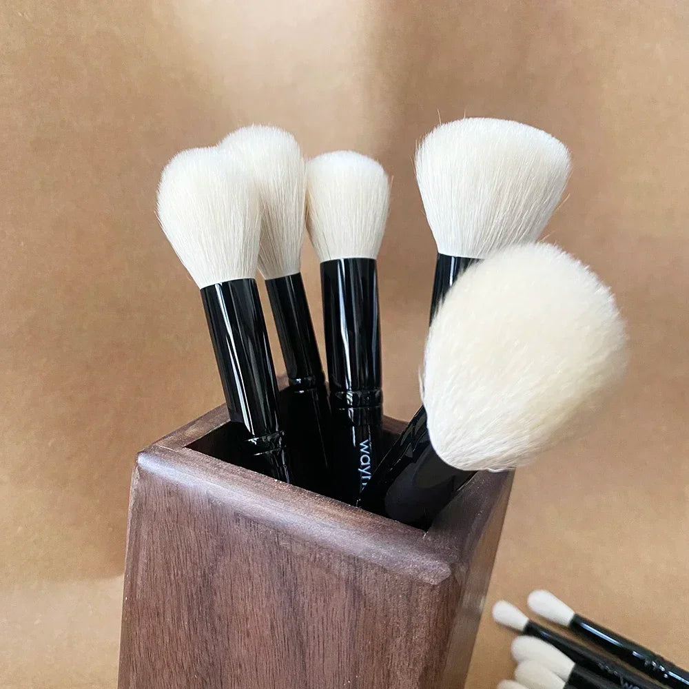 Brocha Facial Profesional WG de Pelo Natural de Cabra para Base en Crema, Polvo e Iluminador