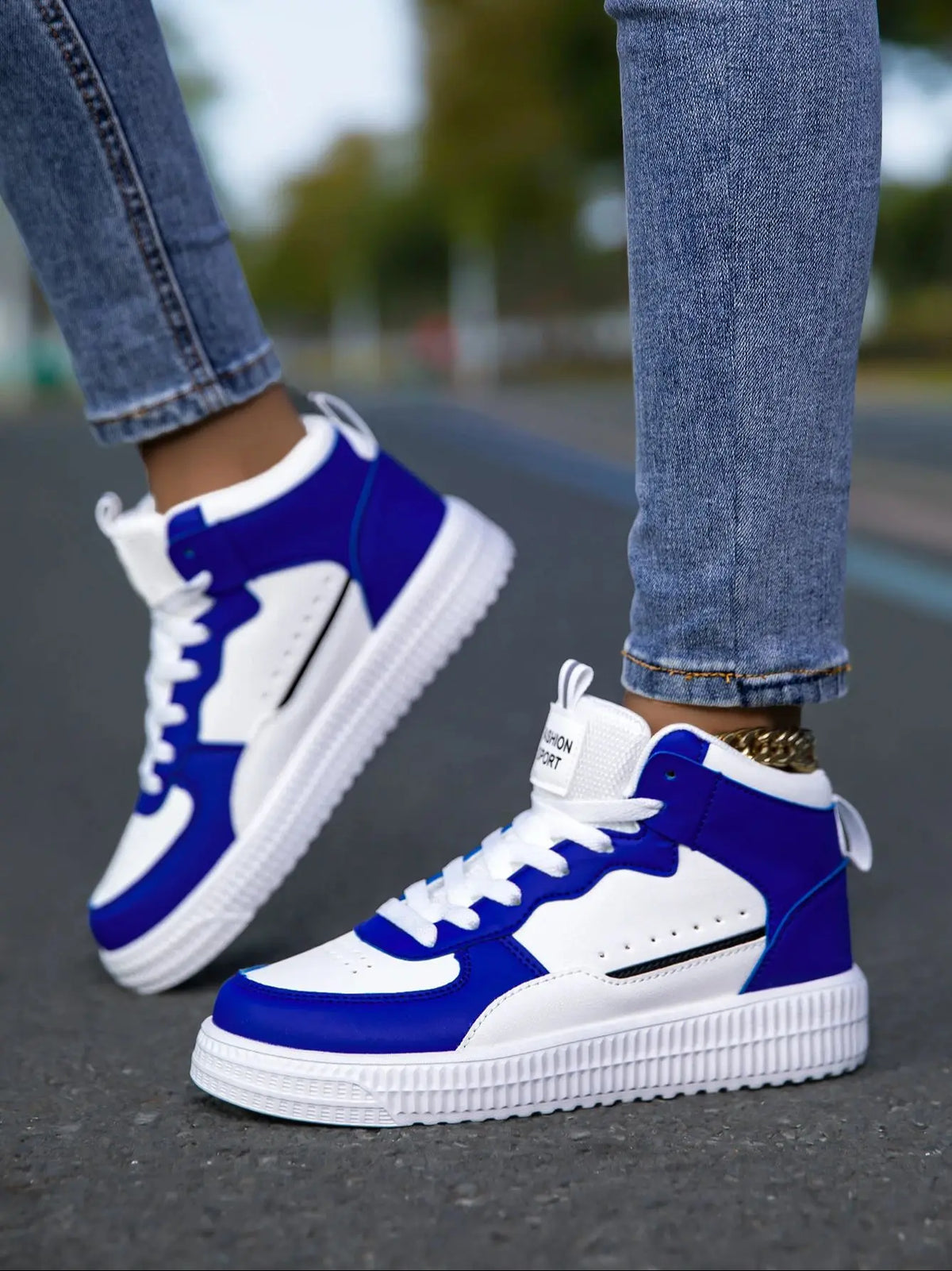 Zapatos de trabajo casuales de los hombres de Four Seasons, Zapatillas de deporte blancas impermeables de cuero, estilo moderno de los hombres