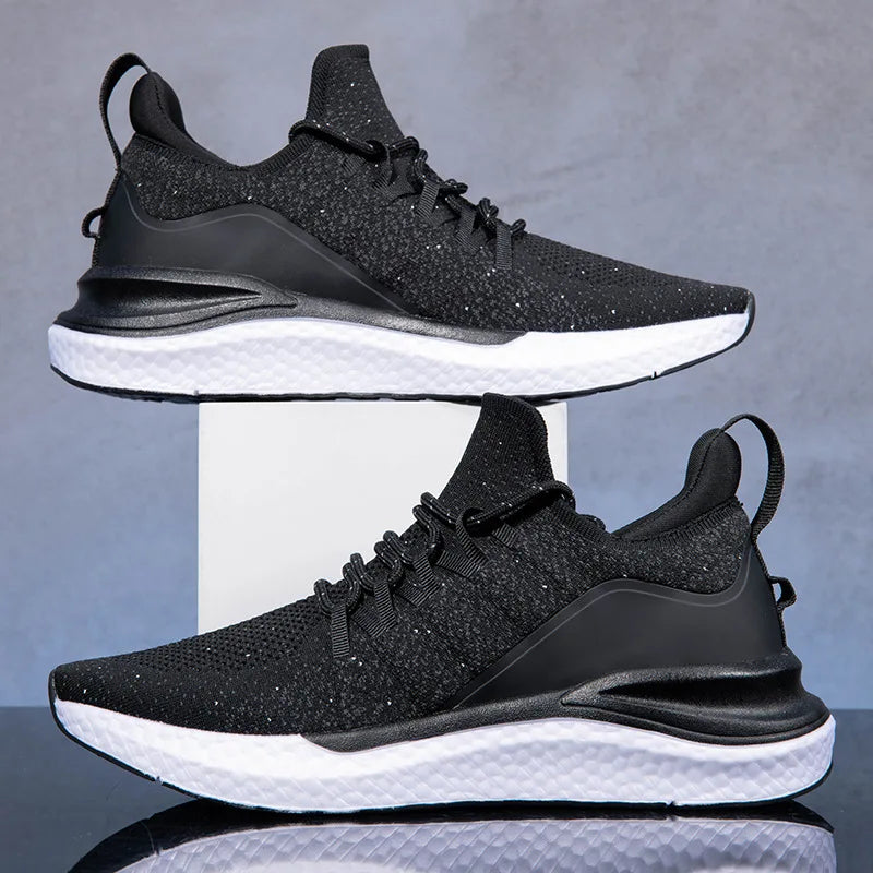 Zapatos casuales ligeros de moda de los hombres nuevos zapatos de running transpirables de tejido volador