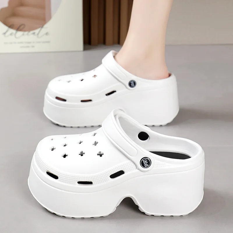 9CM grueso sandalias de las mujeres 2024 nuevas zapatillas de verano de tacón alto suave suela de playa zapatos de jardín al aire libre impermeable zapatos de agujero de las mujeres