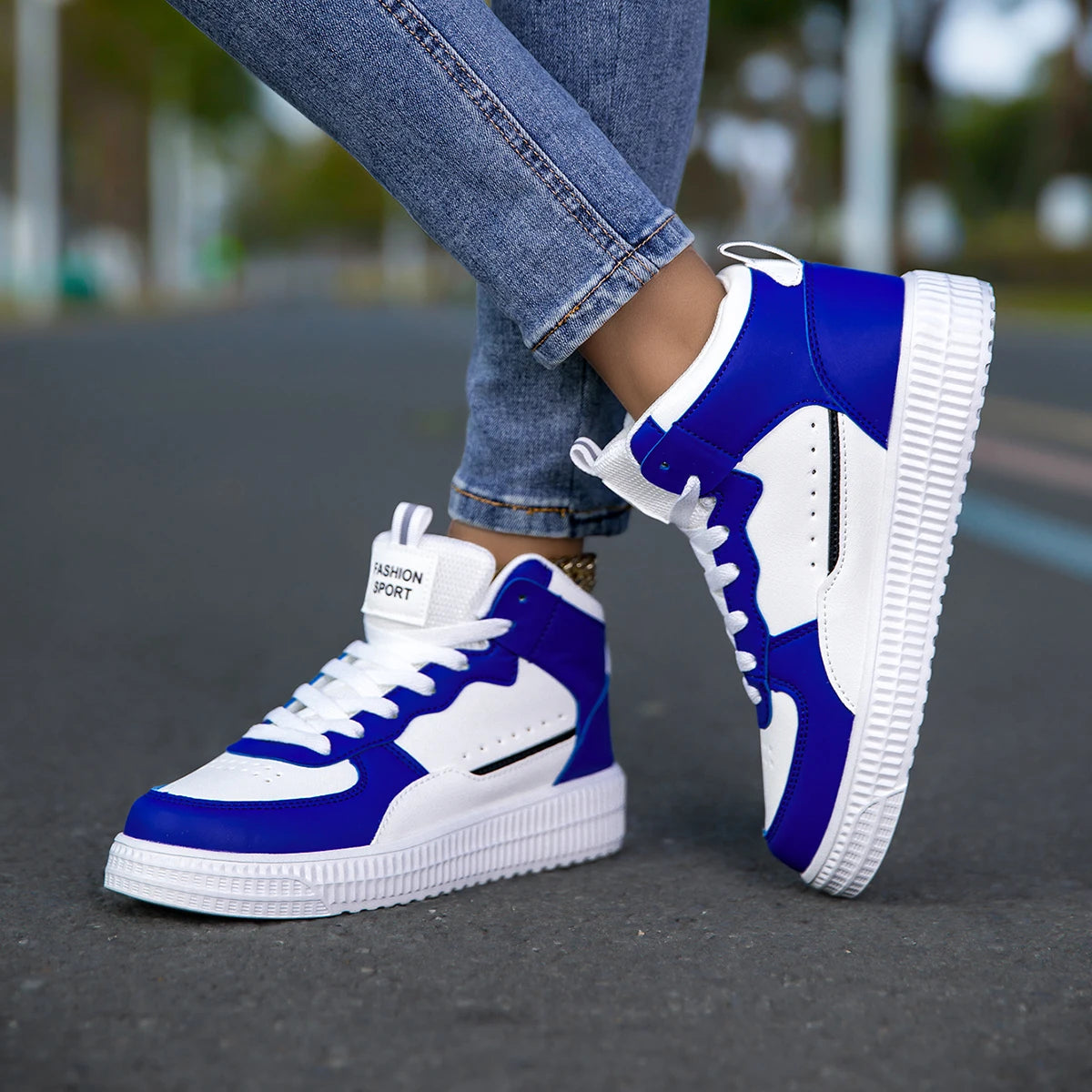 Zapatos de trabajo casuales de los hombres de Four Seasons, Zapatillas de deporte blancas impermeables de cuero, estilo moderno de los hombres