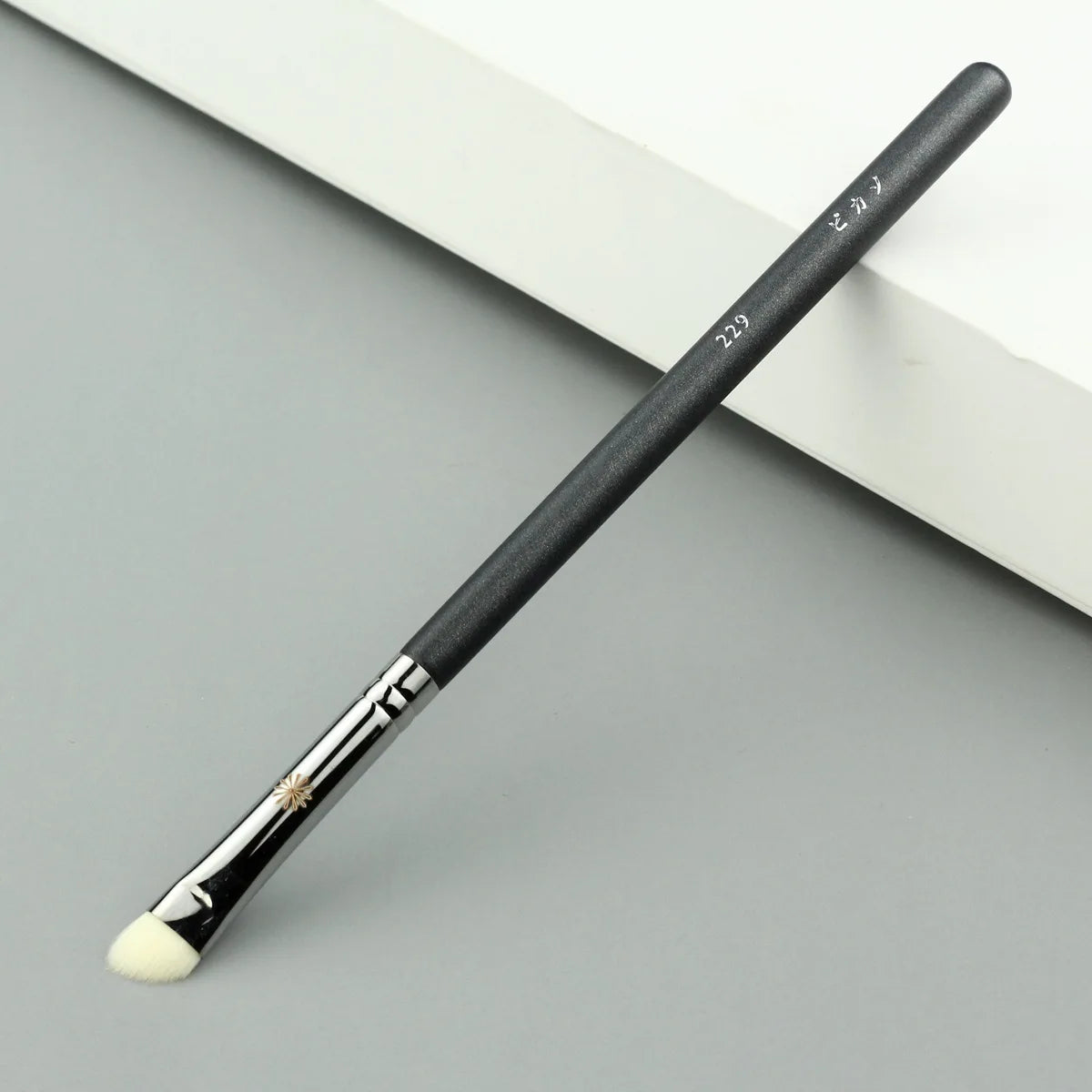 Brocha de Maquillaje Profesional Serie P para Polvo, Base y Ojos (1 Pz)
