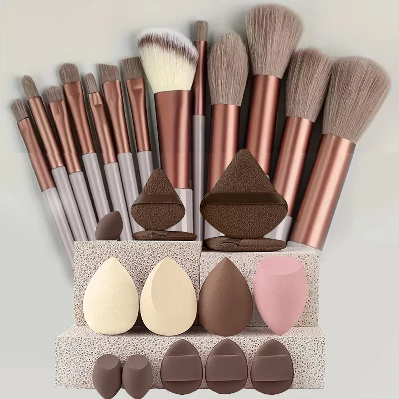 Kit de 10 Brochas de Maquillaje Portátiles para Principiantes con Mango de Cristal y Cosmetiquera