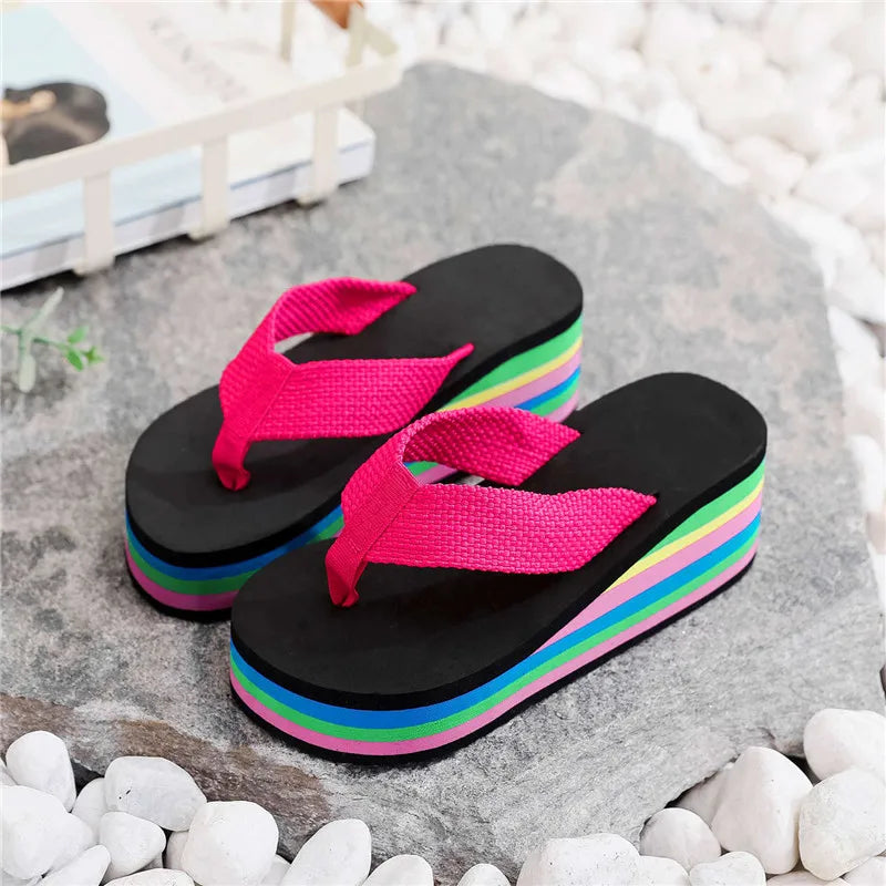 Mujeres Zapatillas de playa de verano Zapatos antideslizantes Señoras Cuñas Zapatillas Chanclas Sandalia Mujer Plataforma Zapato Chaussure Femme 2024
